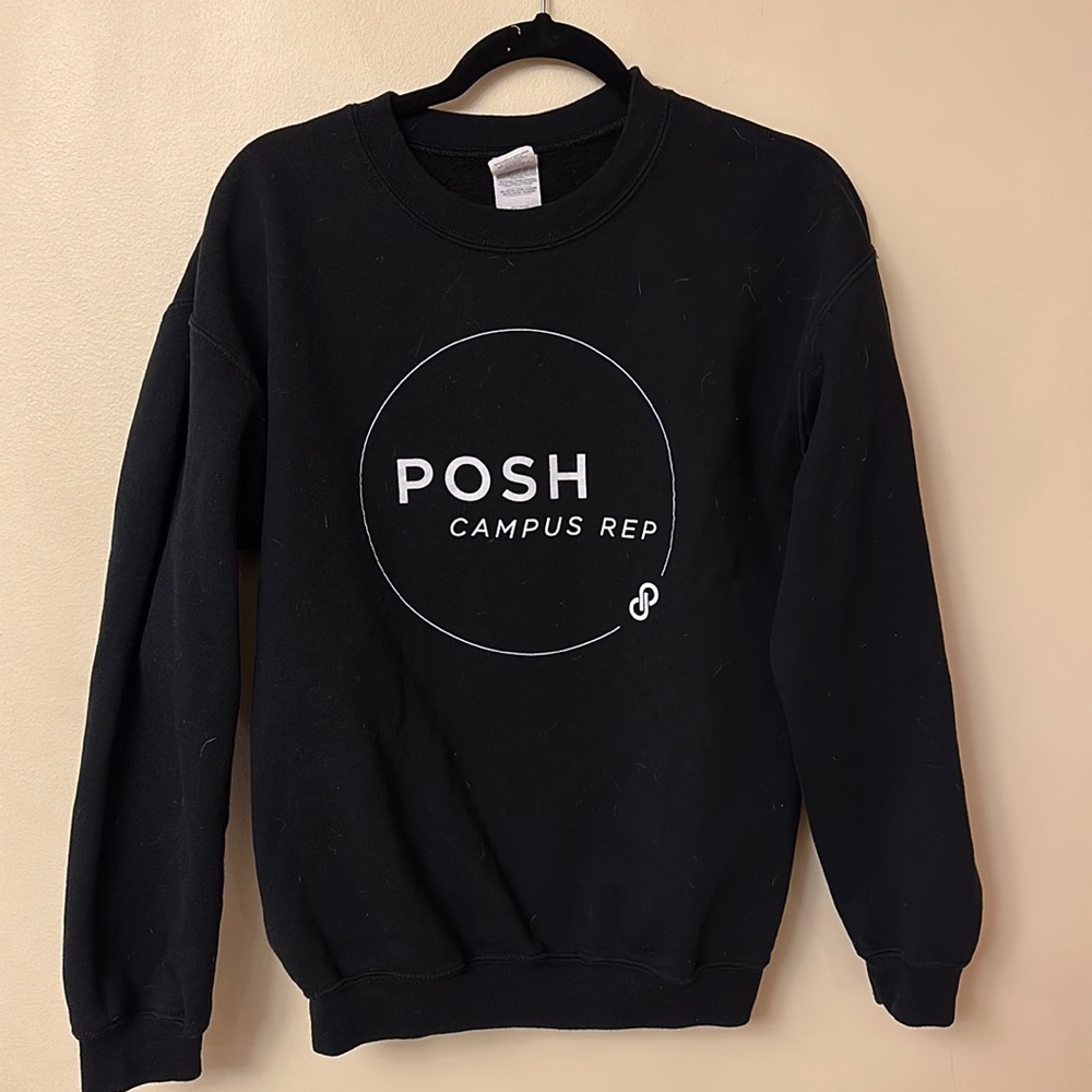 Posh on Campus poshmark graphic crew neck